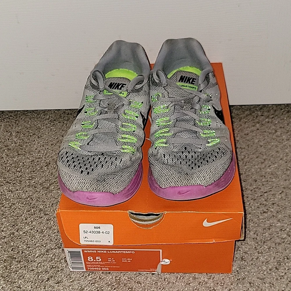 Nike running shoes womens 8.5 - Picture 2 of 5